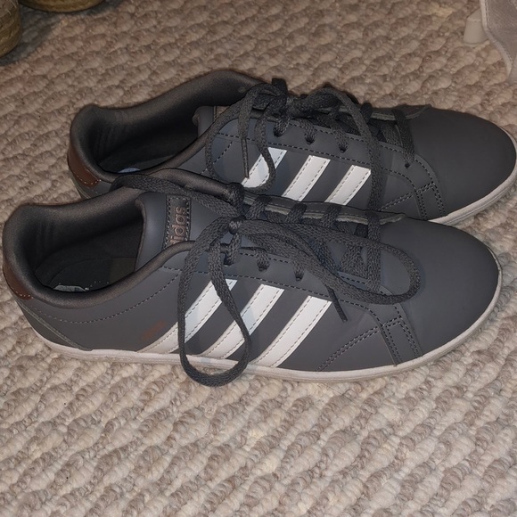 Adidas Sneakers size 6 - Picture 1 of 6